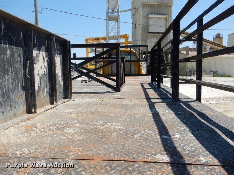 image for item DE3530 1997 GMC C7500 flatbed truck