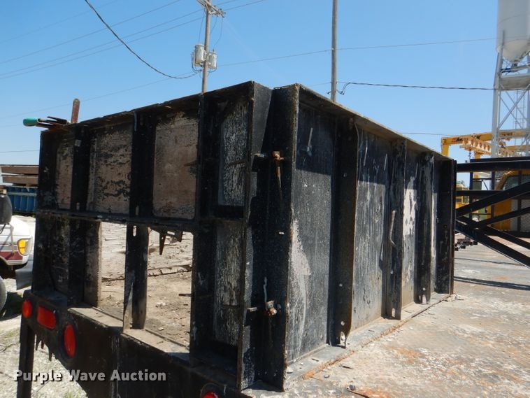 image for item DE3530 1997 GMC C7500 flatbed truck