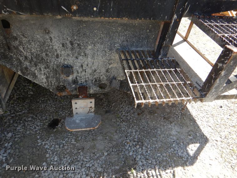 image for item DE3530 1997 GMC C7500 flatbed truck