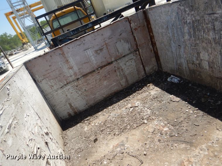 image for item DE3530 1997 GMC C7500 flatbed truck