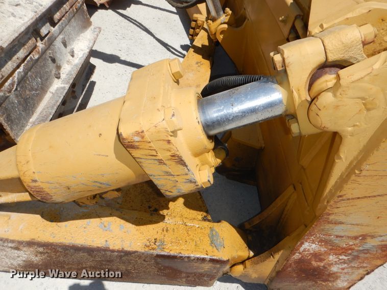 image for item DE3531 Caterpillar D6H LGP dozer