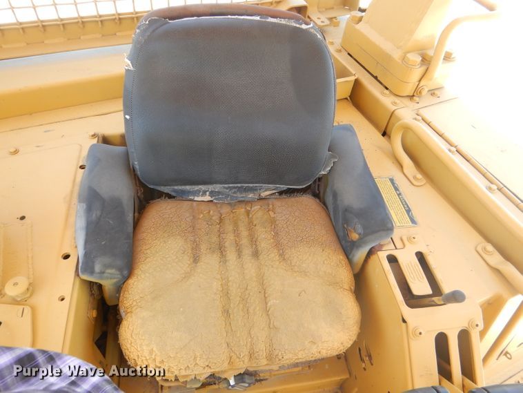 image for item DE3531 Caterpillar D6H LGP dozer