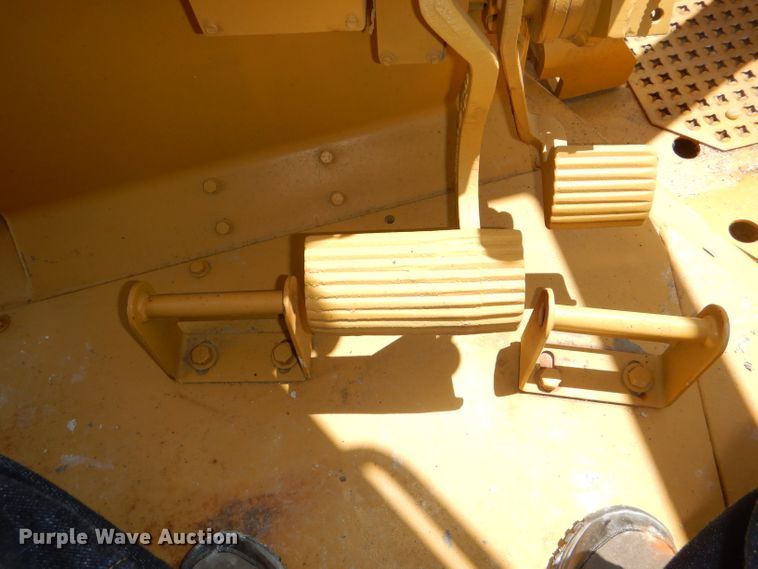 image for item DE3531 Caterpillar D6H LGP dozer