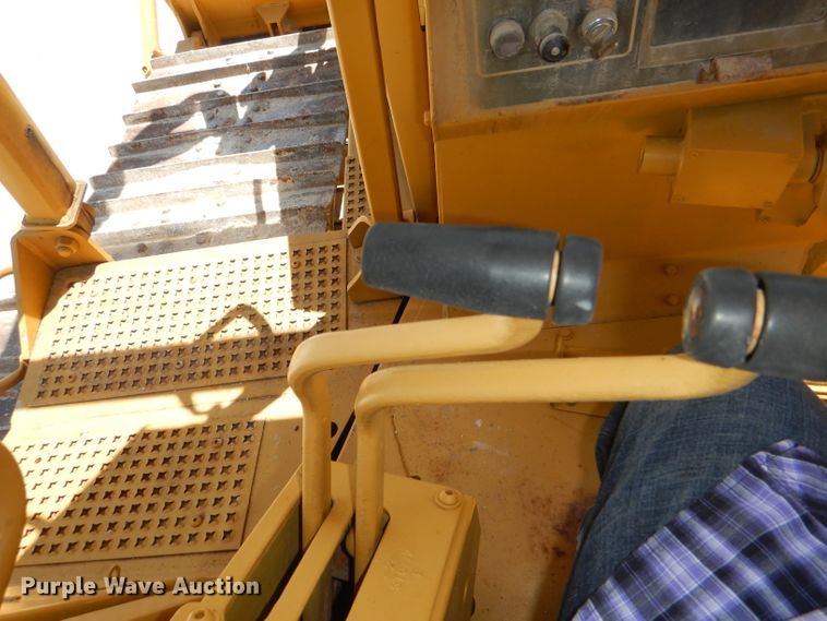 image for item DE3531 Caterpillar D6H LGP dozer