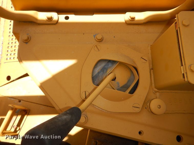 image for item DE3531 Caterpillar D6H LGP dozer