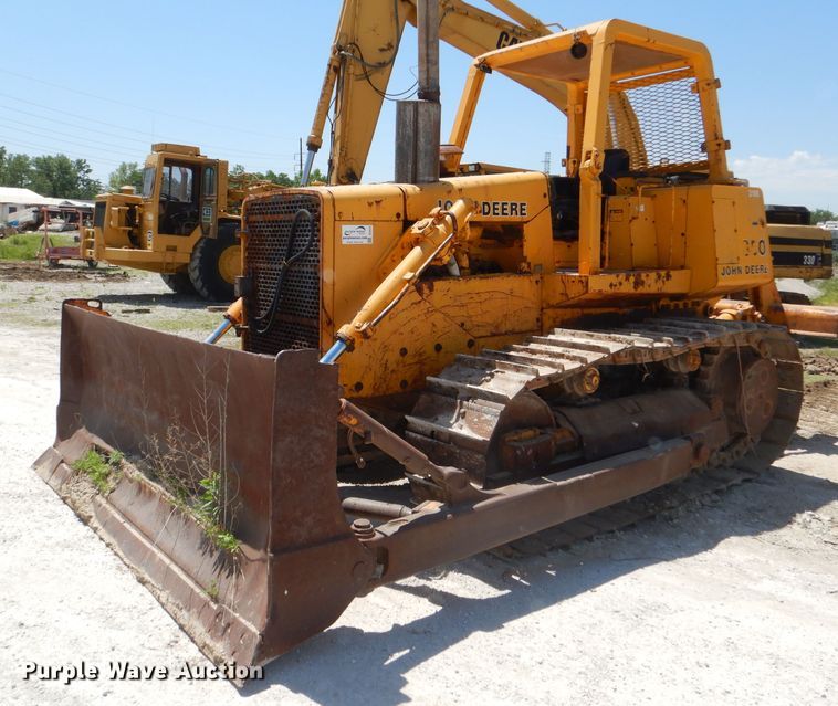 image for item DE3533 1983 John Deere 850 dozer