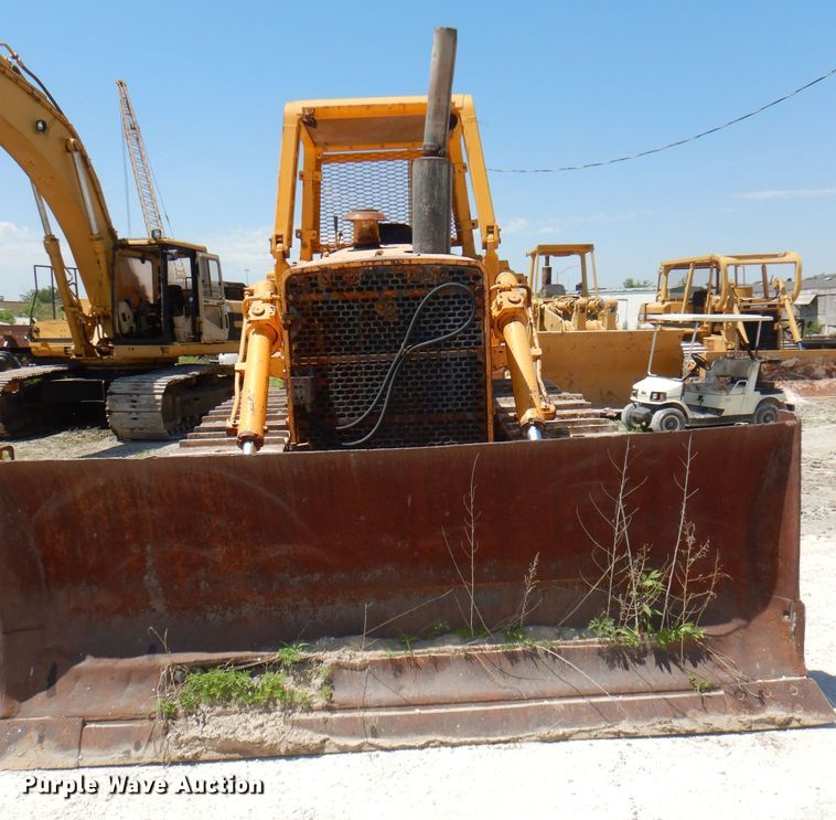 image for item DE3533 1983 John Deere 850 dozer