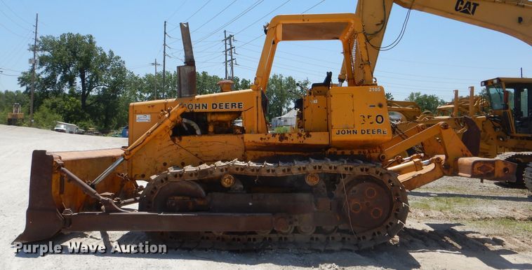 image for item DE3533 1983 John Deere 850 dozer