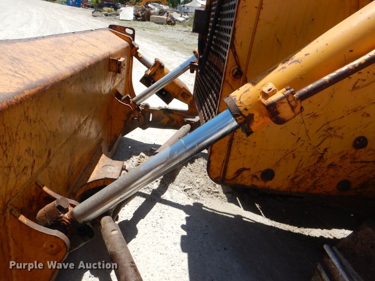 image for item DE3533 1983 John Deere 850 dozer