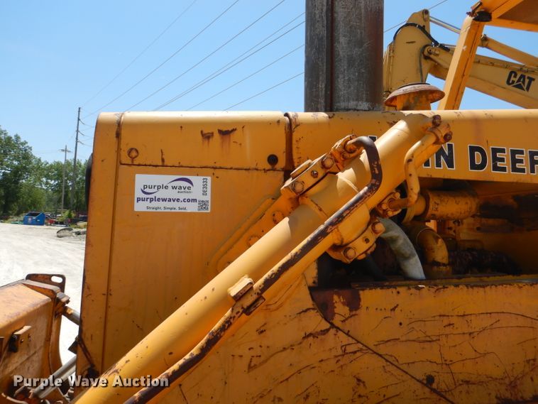 image for item DE3533 1983 John Deere 850 dozer