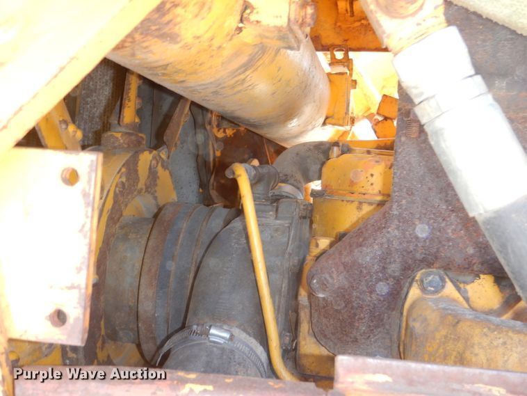 image for item DE3533 1983 John Deere 850 dozer