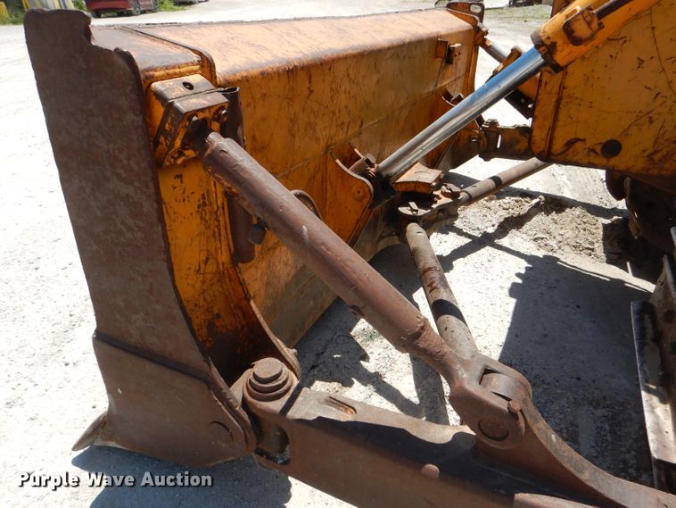 image for item DE3533 1983 John Deere 850 dozer