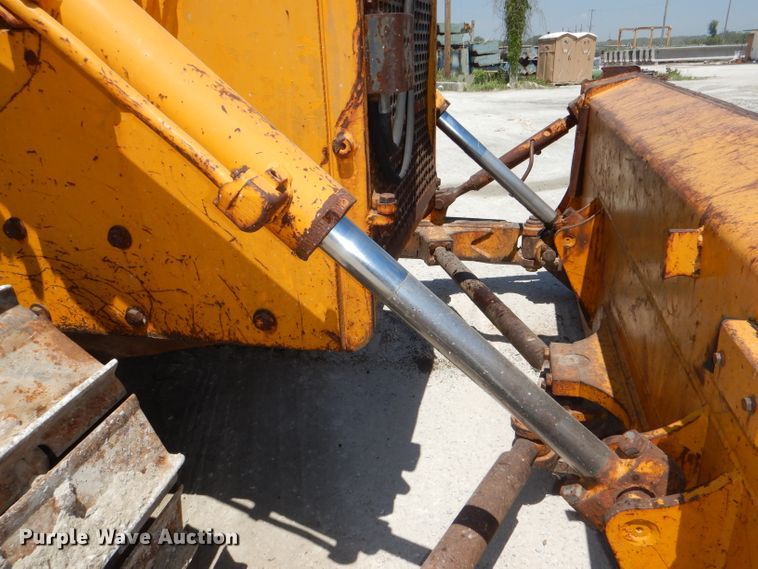 image for item DE3533 1983 John Deere 850 dozer