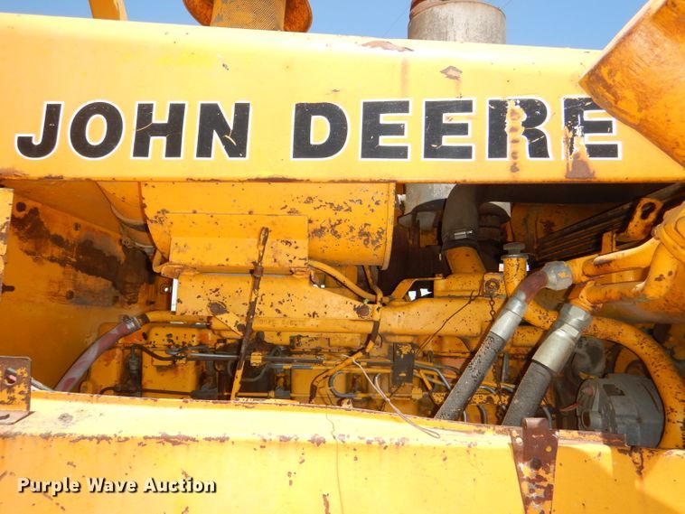 image for item DE3533 1983 John Deere 850 dozer