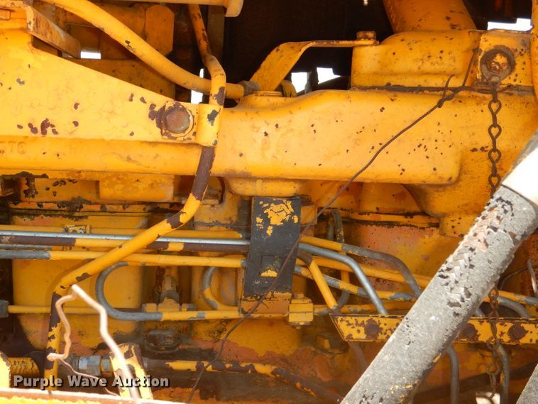 image for item DE3533 1983 John Deere 850 dozer