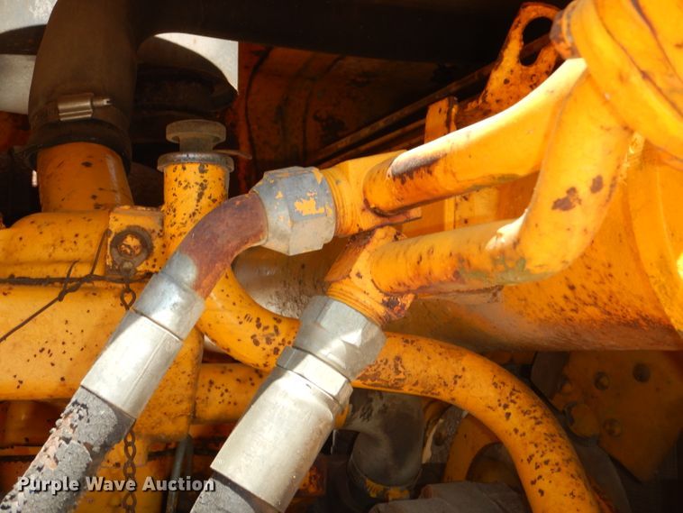 image for item DE3533 1983 John Deere 850 dozer