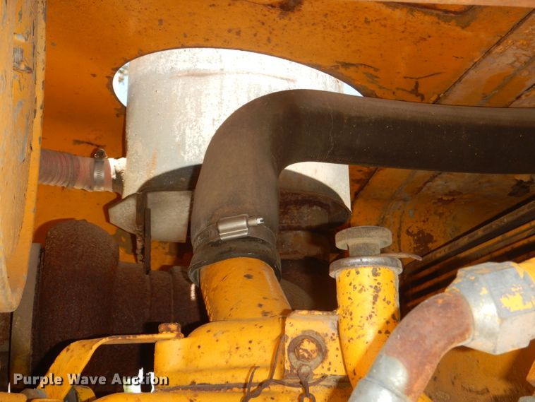 image for item DE3533 1983 John Deere 850 dozer