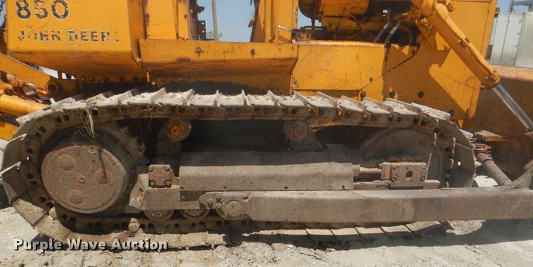 image for item DE3533 1983 John Deere 850 dozer
