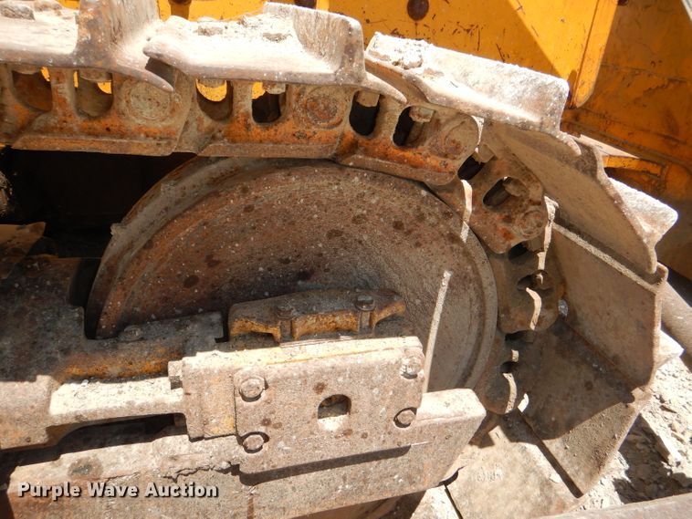 image for item DE3533 1983 John Deere 850 dozer