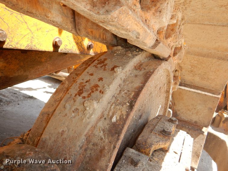 image for item DE3533 1983 John Deere 850 dozer