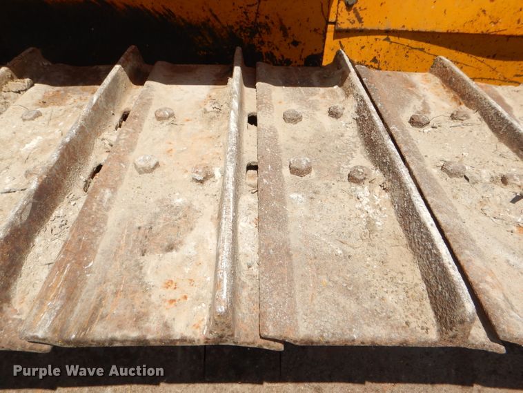 image for item DE3533 1983 John Deere 850 dozer