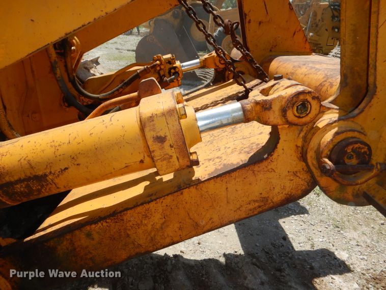 image for item DE3533 1983 John Deere 850 dozer