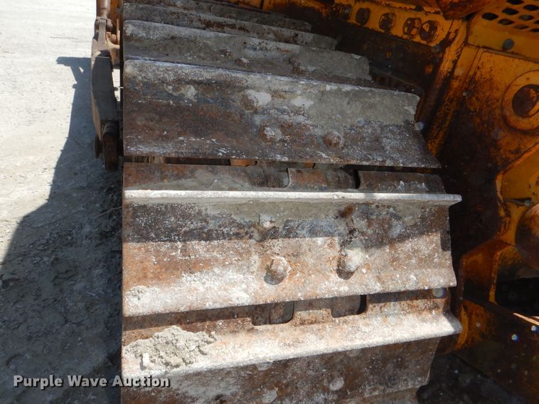 image for item DE3533 1983 John Deere 850 dozer