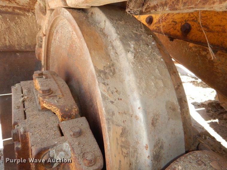 image for item DE3533 1983 John Deere 850 dozer