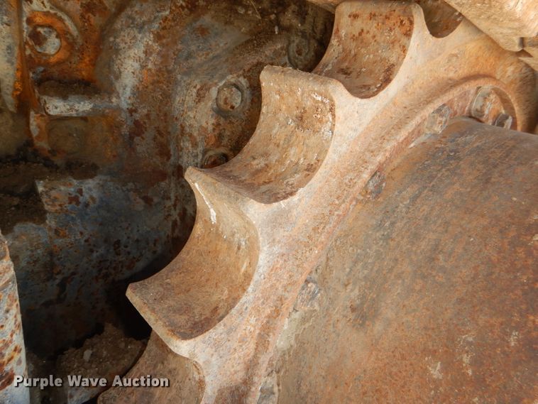 image for item DE3533 1983 John Deere 850 dozer