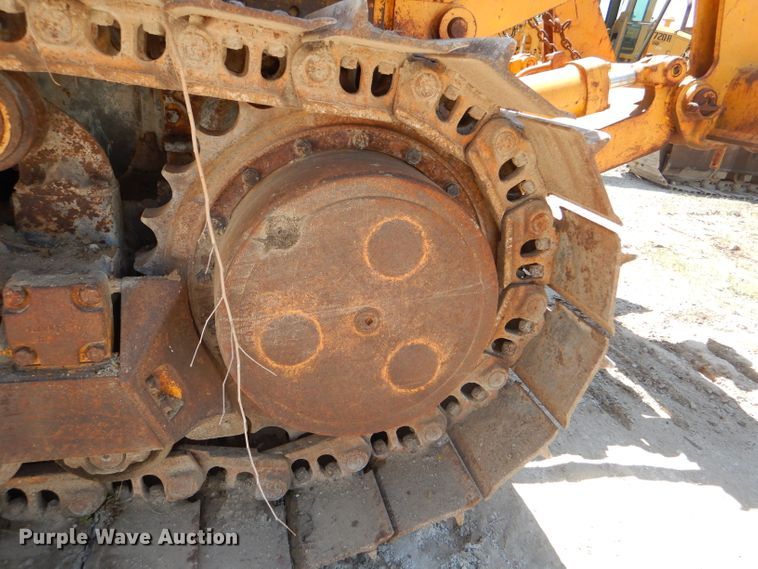 image for item DE3533 1983 John Deere 850 dozer