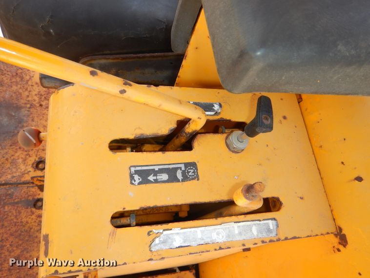 image for item DE3533 1983 John Deere 850 dozer