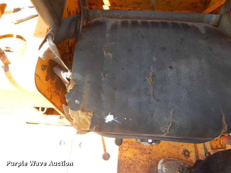 image for item DE3533 1983 John Deere 850 dozer