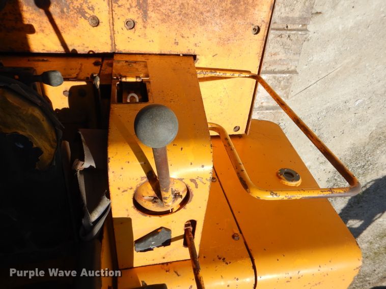 image for item DE3533 1983 John Deere 850 dozer