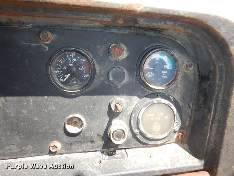 image for item DE3533 1983 John Deere 850 dozer