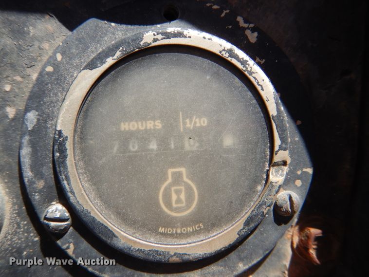 image for item DE3533 1983 John Deere 850 dozer