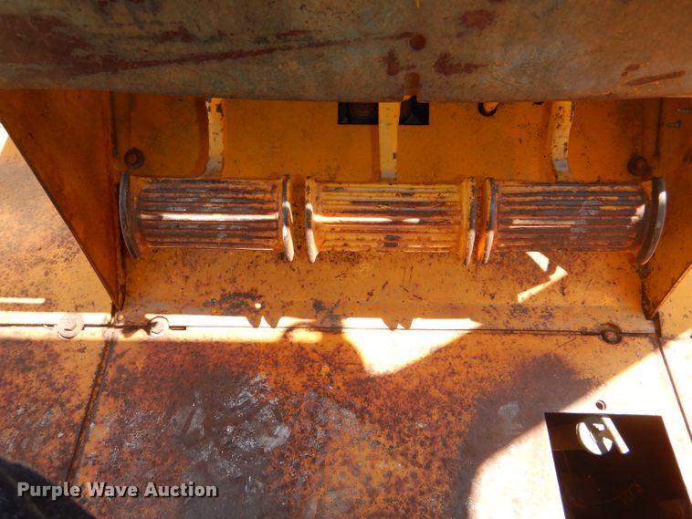 image for item DE3533 1983 John Deere 850 dozer