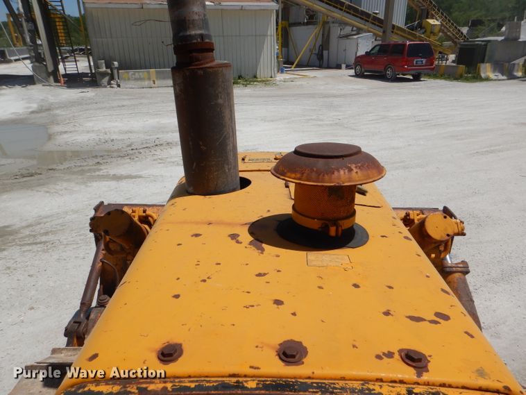 image for item DE3533 1983 John Deere 850 dozer