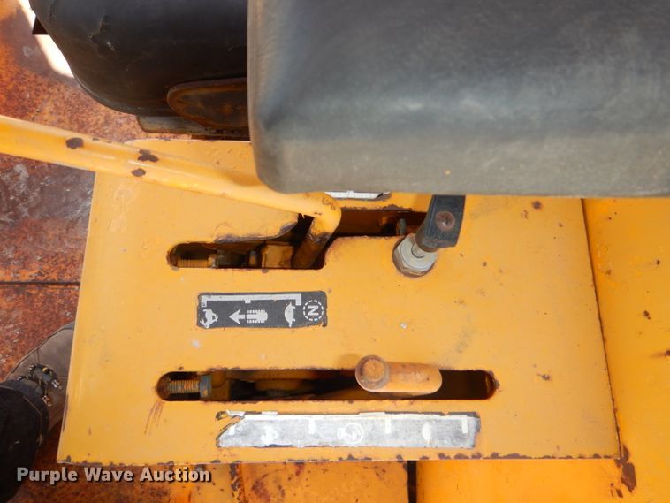 image for item DE3533 1983 John Deere 850 dozer