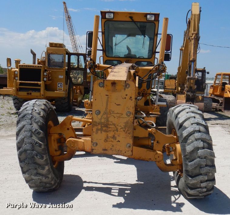 image for item DE3536 1995 Champion 720A Series IV motor grader