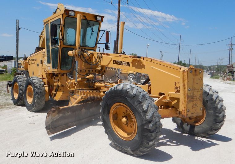 image for item DE3536 1995 Champion 720A Series IV motor grader