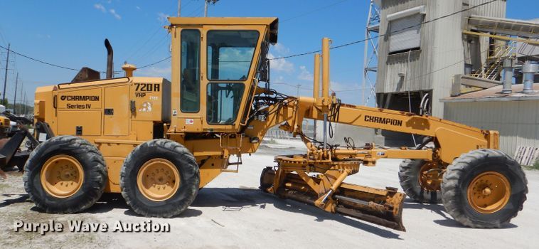 image for item DE3536 1995 Champion 720A Series IV motor grader