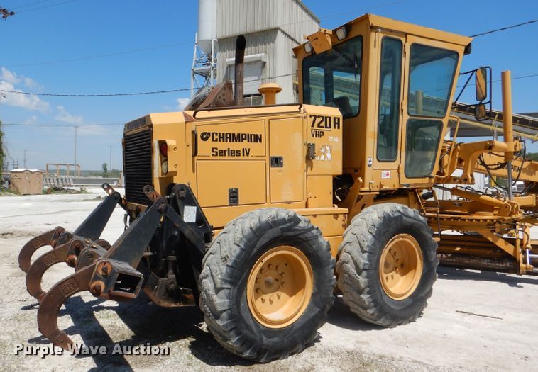 image for item DE3536 1995 Champion 720A Series IV motor grader
