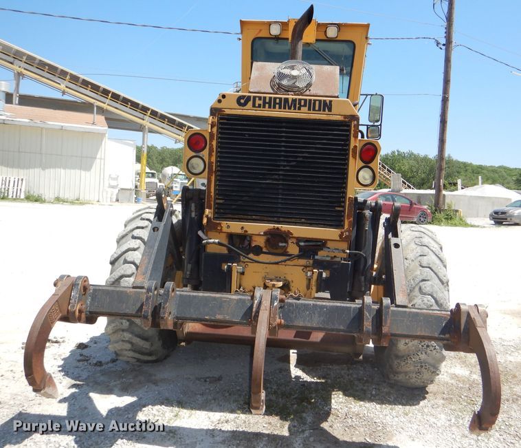 image for item DE3536 1995 Champion 720A Series IV motor grader