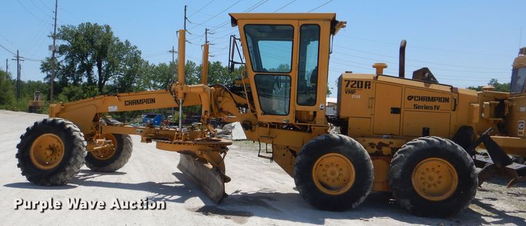 image for item DE3536 1995 Champion 720A Series IV motor grader