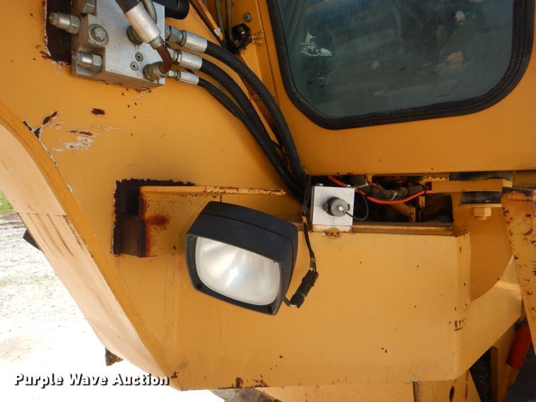 image for item DE3536 1995 Champion 720A Series IV motor grader