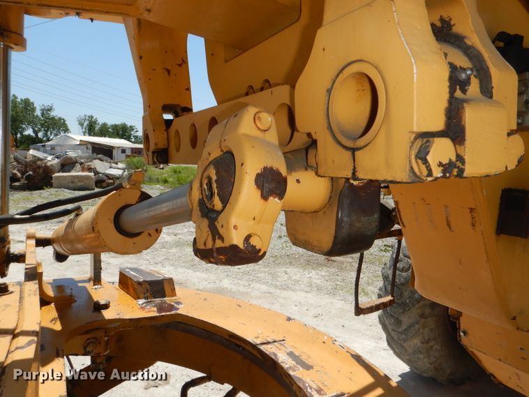 image for item DE3536 1995 Champion 720A Series IV motor grader