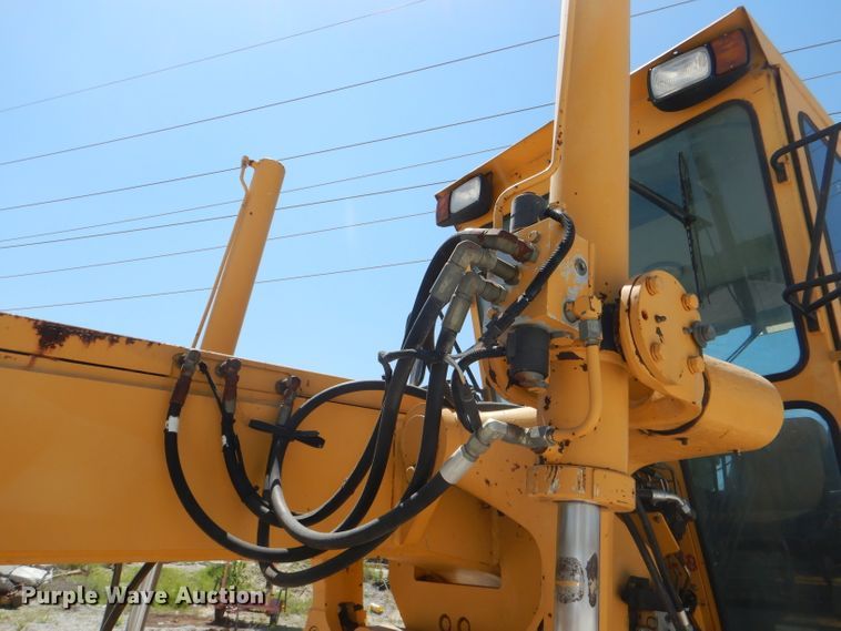 image for item DE3536 1995 Champion 720A Series IV motor grader