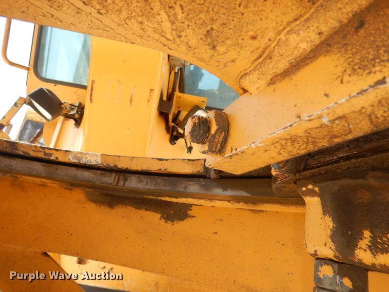 image for item DE3536 1995 Champion 720A Series IV motor grader