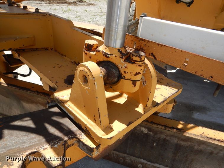 image for item DE3536 1995 Champion 720A Series IV motor grader