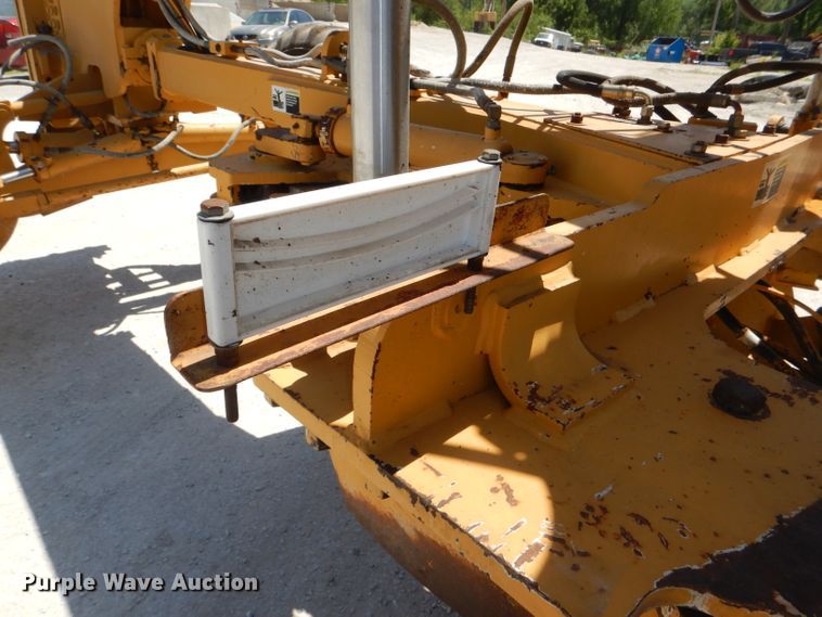 image for item DE3536 1995 Champion 720A Series IV motor grader